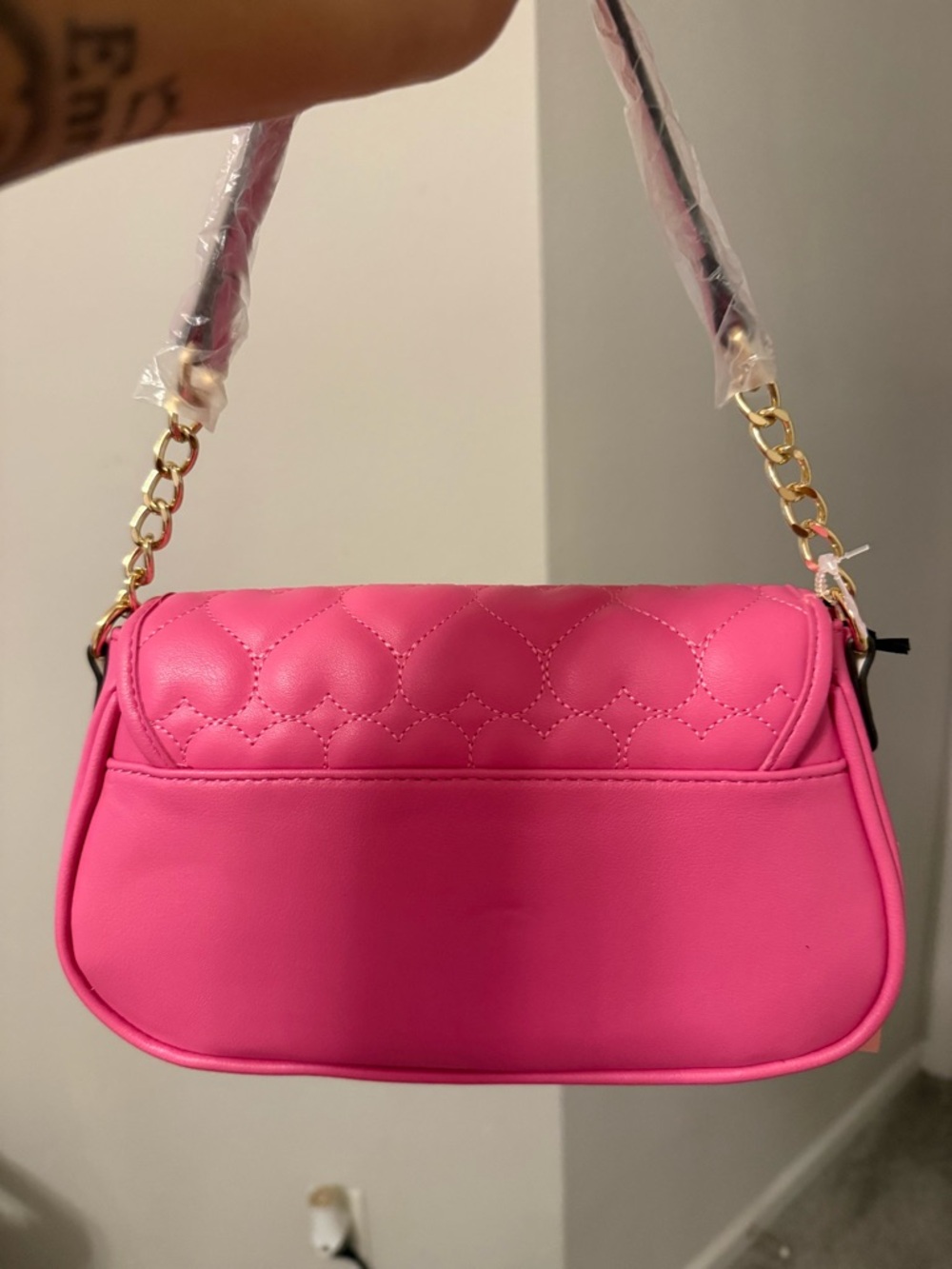 Juicy Couture Hot Pink Quilted Shoulder Bag with Gold Chain - Picture 2 of 5